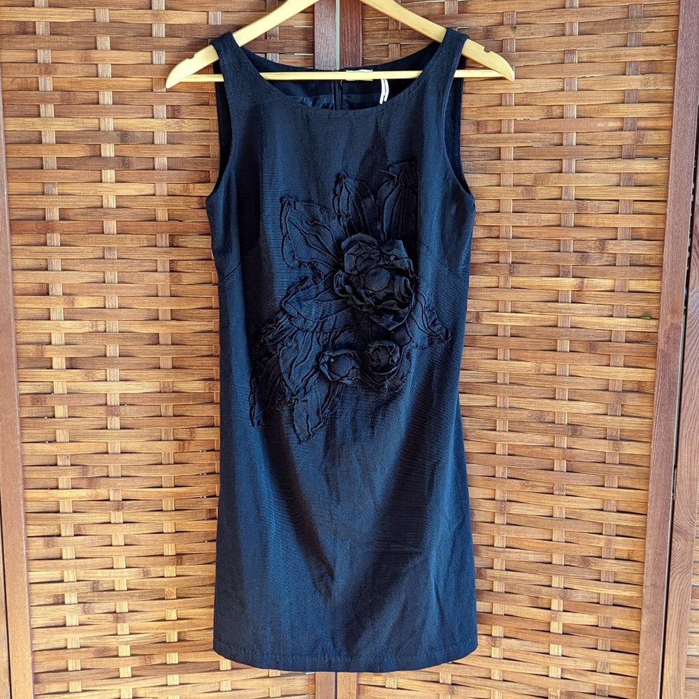 VNTG | Max Studio Mini Shift Dress with Flower Applique (size S)